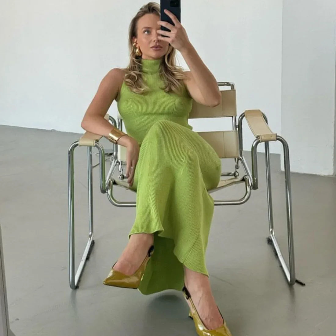 Elegant Knitted Two-Piece Set – Sleeveless Turtleneck Vest & High Waist Skirt