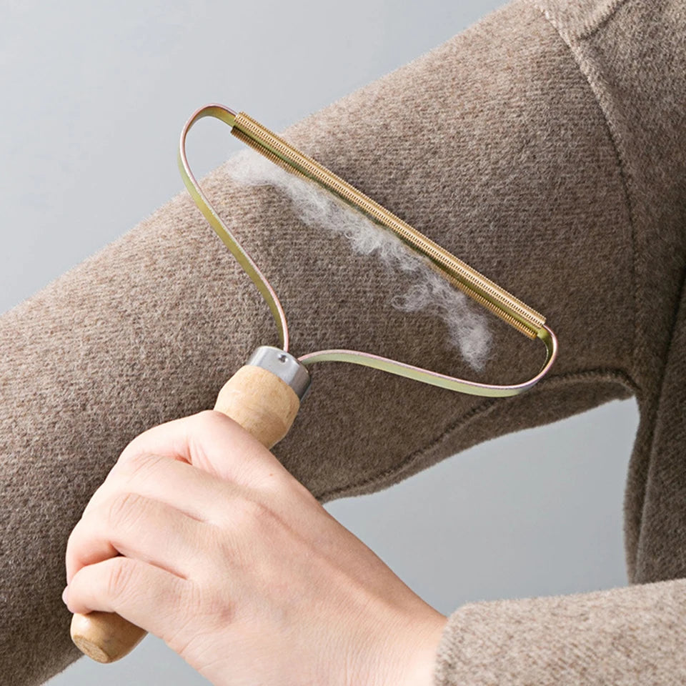 Portable Wooden Lint Remover – Manual Pet Hair & Fabric Shaver Brush Dealprice.co.uk
