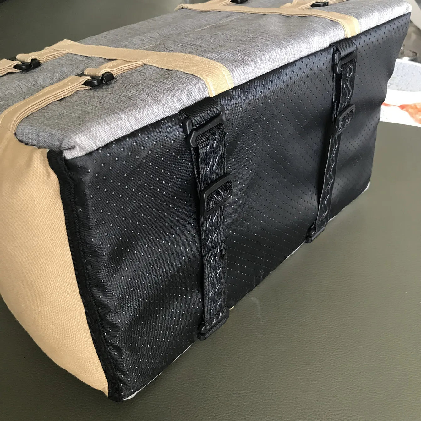 Dog Car Seat & Cat Carrier – Armrest Travel Bag with Safety Tethers Dealprice.co.uk